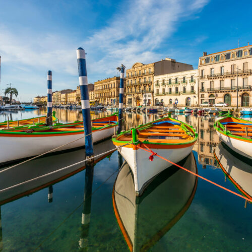 Les barques sétoises colorées, Sète